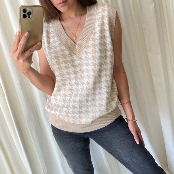 The Essential Houndstooth Sweater Vest - Picture 2 of 9